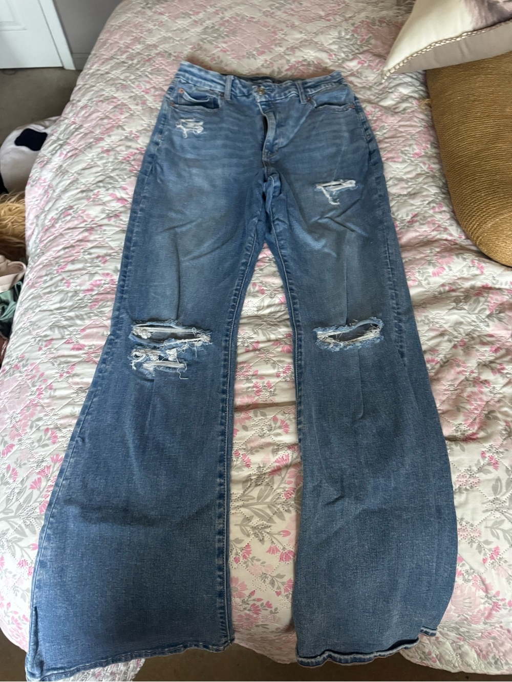 American Eagle Women's Blue Jeans - Classic Ripped Denim